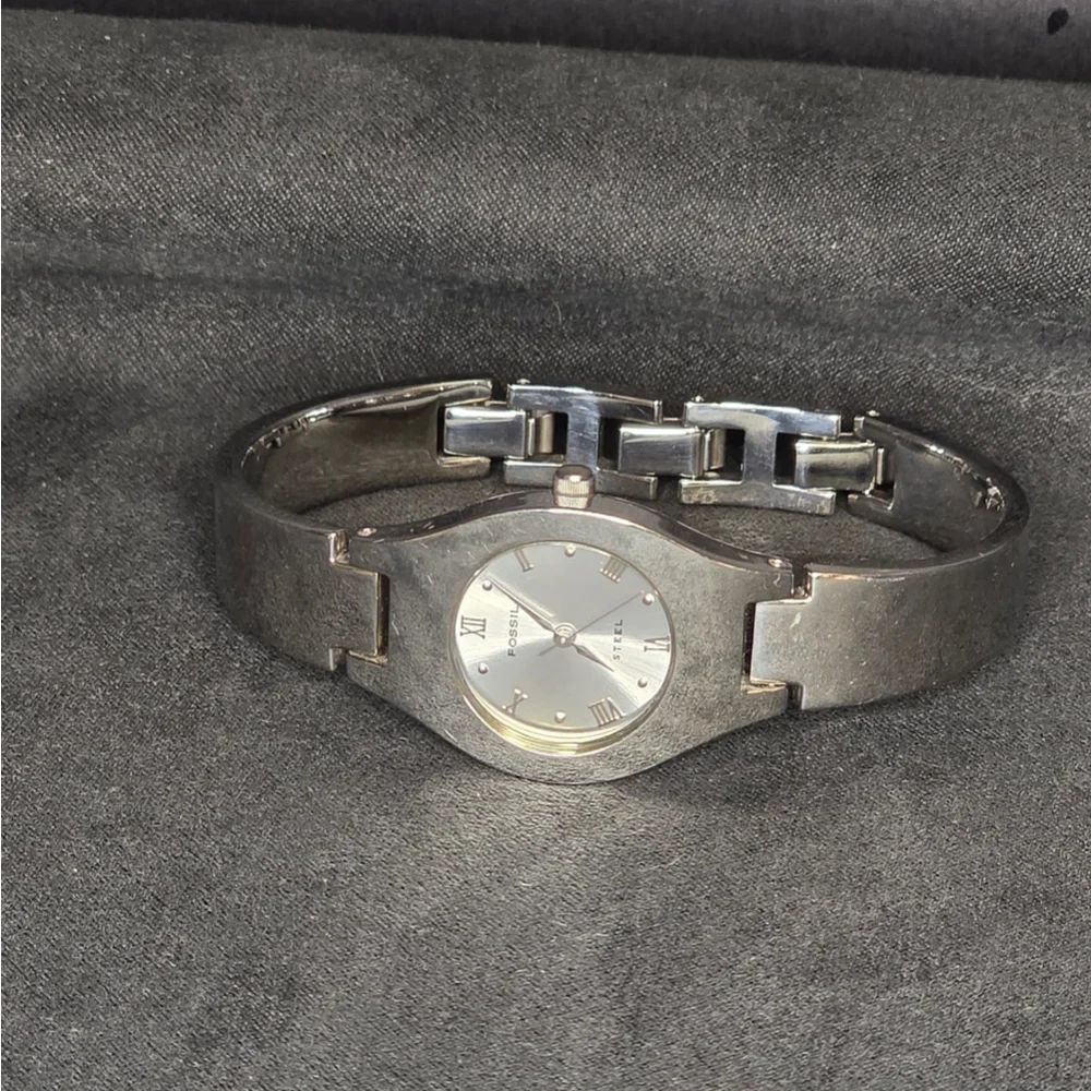 Fossil‎ Steel Watch Women OS Silver Bangle Roman Numeral Elegant